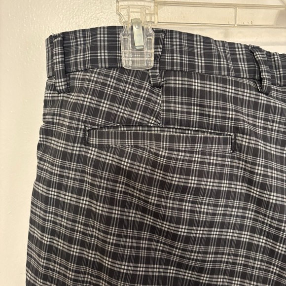 Greg Norman Performance Casual Golf Shorts Mens Size 42 Black Plaid - Picture 6 of 9